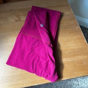 Lulu lemon Super high rise align leggings 28” inseam. No pilling or loose string